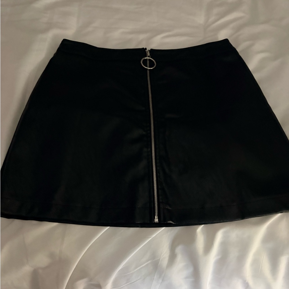 Black Zippered Faux leather Women's Skirt
